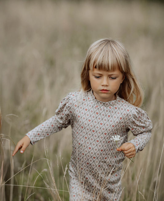 FLIINK KELLY HEART LS PUFF BLOUSE BLOUSE SANDSHELL HEART AOP