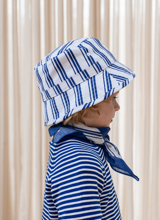 FLIINK KOTA BUCKET HAT HAT CLOUD DANCER MAZERINE BLUE STRIPE