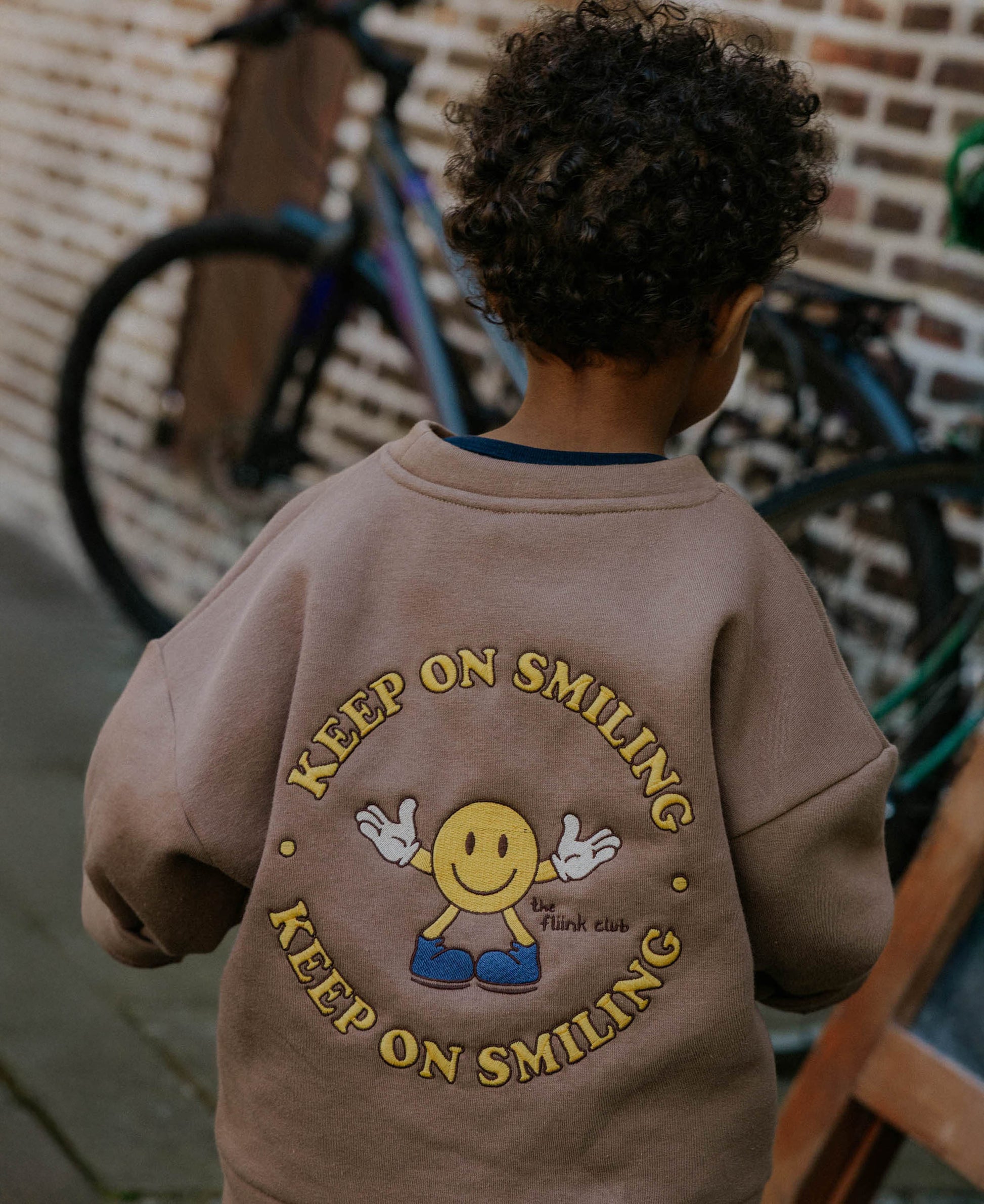 FLIINK ALVIN LS SMILEY SWEATSHIRT PULLOVER PINE BARK