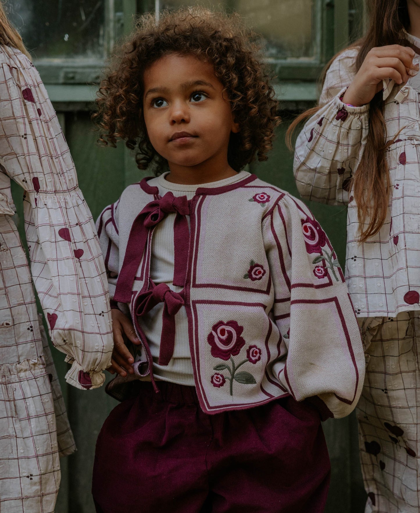 FLIINK CHARLOTTE EMBROIDERED CARDIGAN CARDIGAN SANDSHELL/BURGENDY