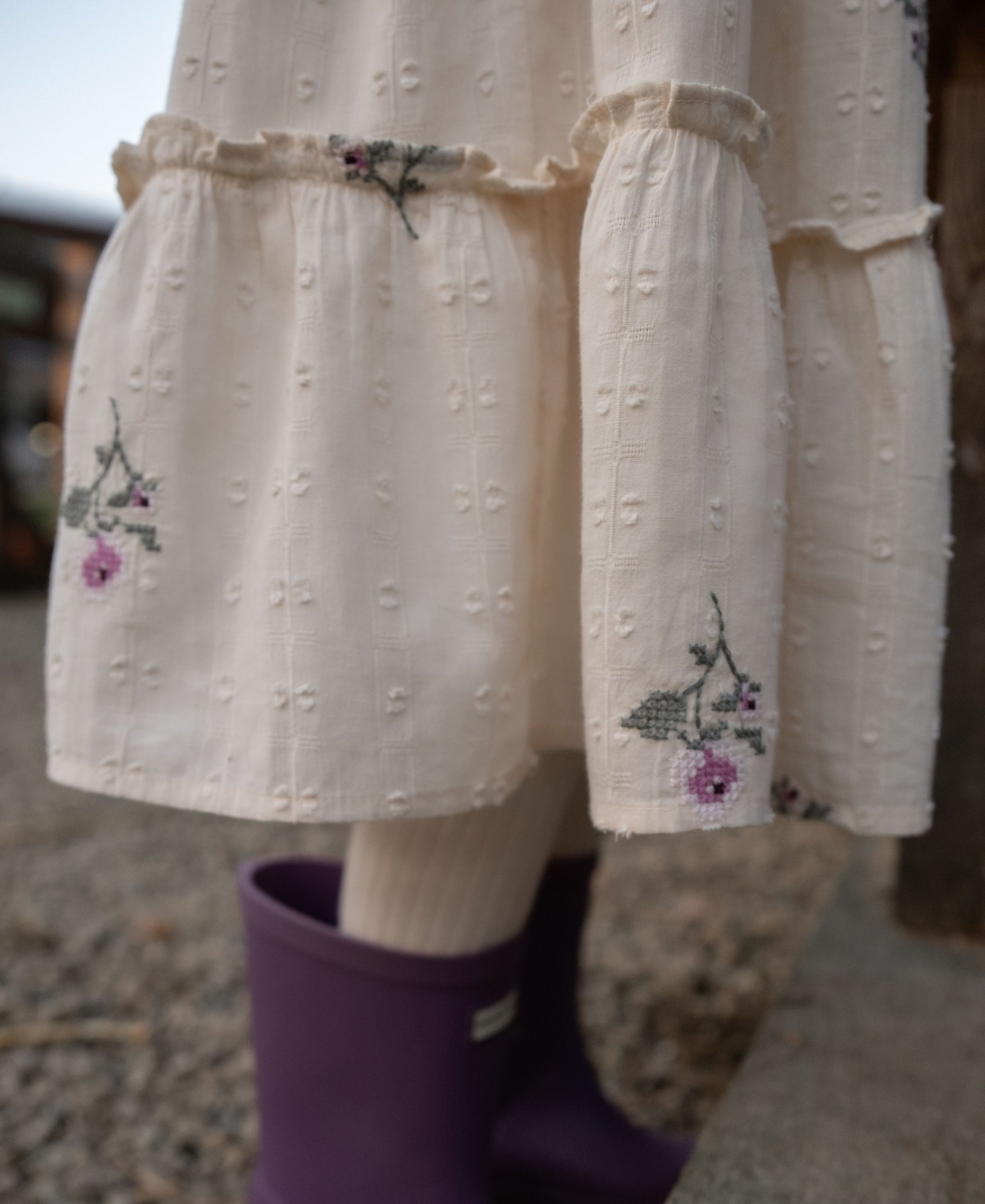 FLIINK DOBBY LS ROSE EMBR DRESS DRESS SANDSHELL