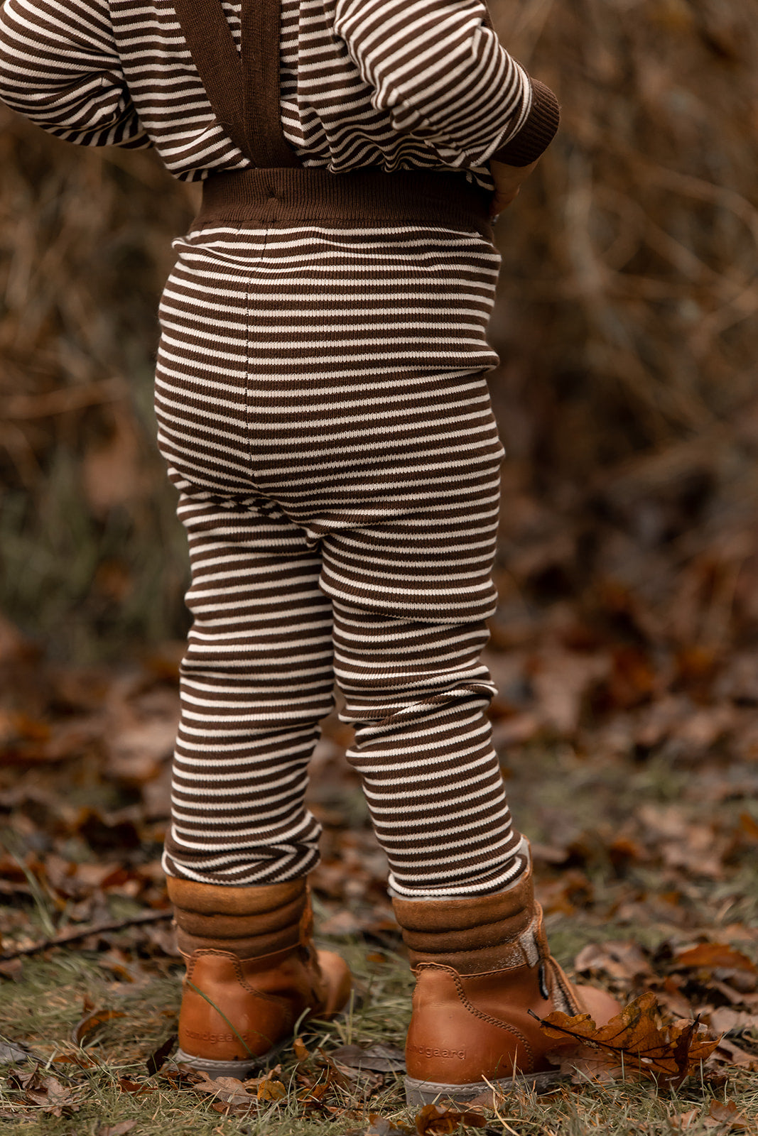 FLIINK FAVO LEGGENS WITH SUSPENDERS LEGGIN CHICORY COFFEE W. SAND STRIPES
