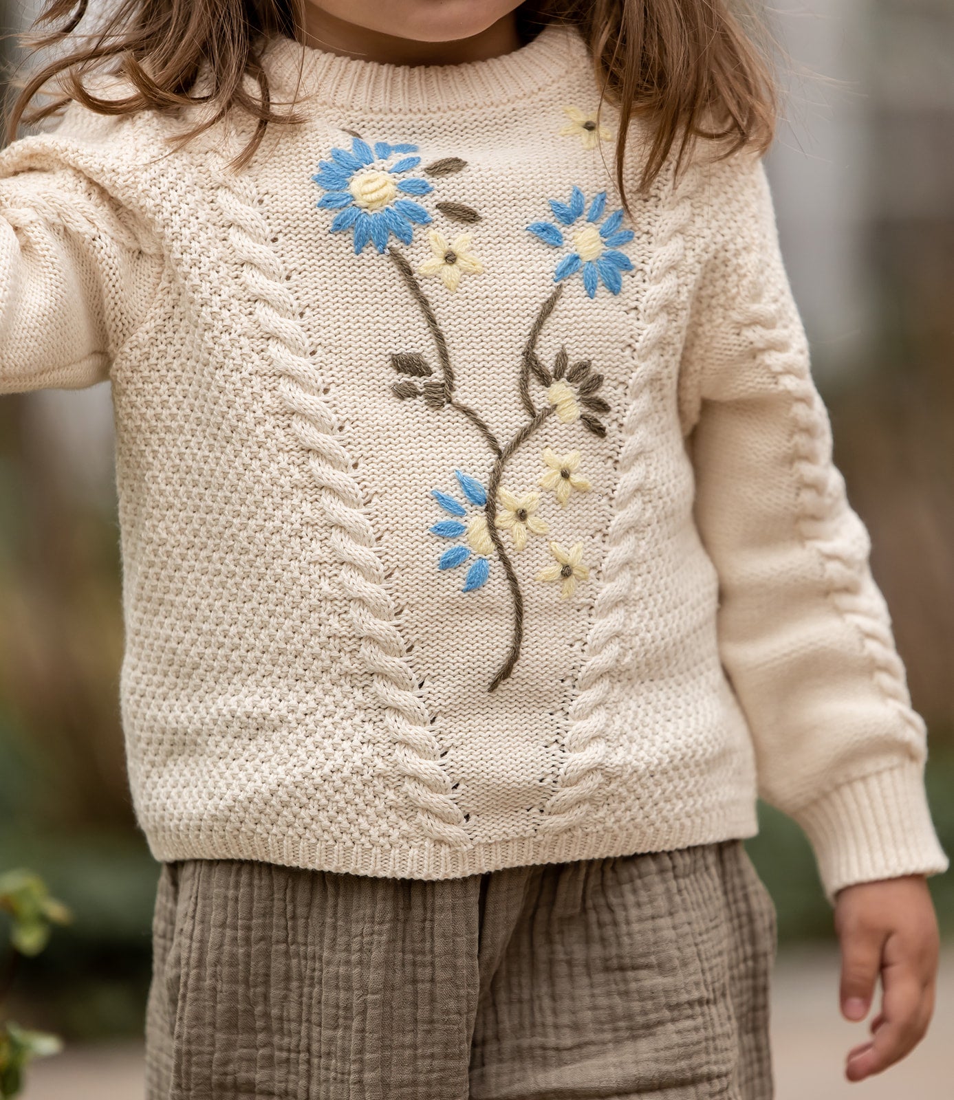 FLIINK FLOWER EMBROIDERED PULLOVER PULLOVER SANDSHELL