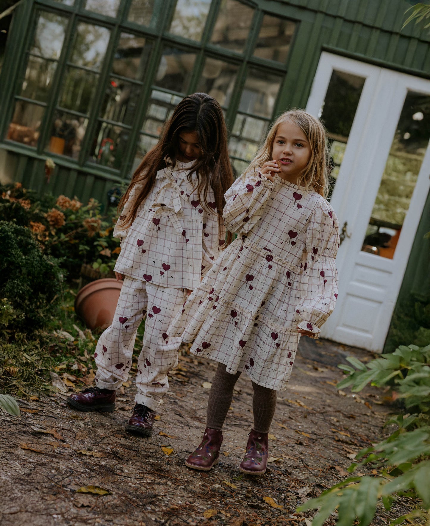 FLIINK ILOVE DRESS DRESS SANDSHELL HEART AOP