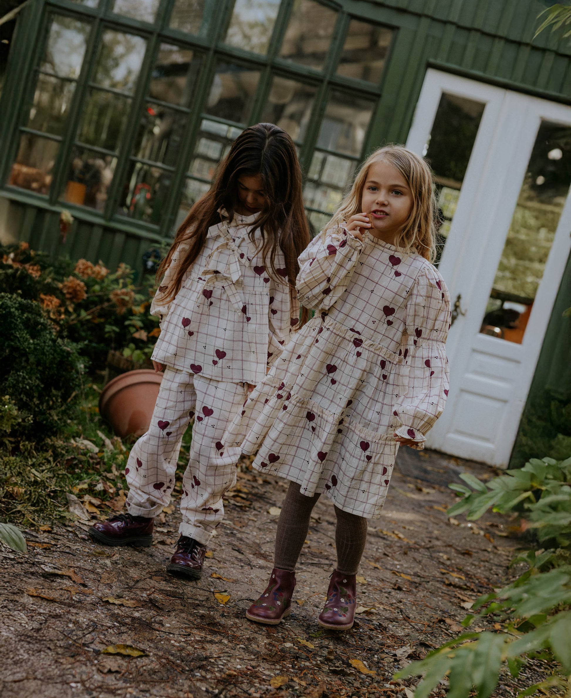 FLIINK ILOVE DRESS DRESS SANDSHELL HEART AOP