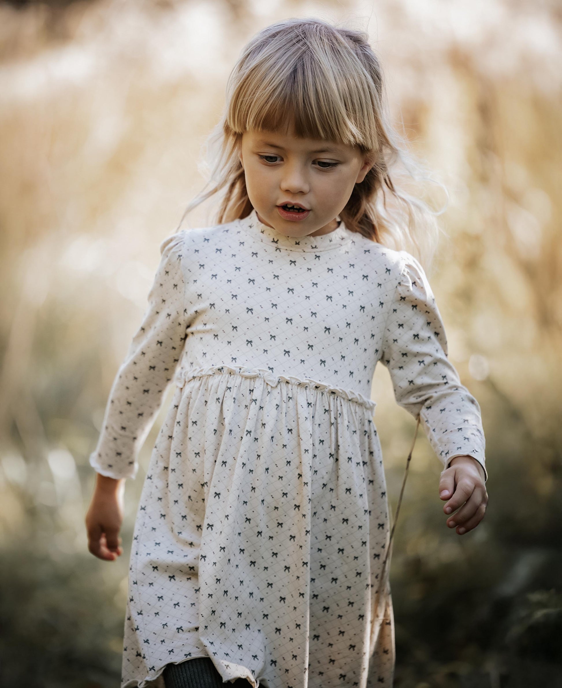 FLIINK KELLY LS DRESS DRESS SANDSHELL AOP.
