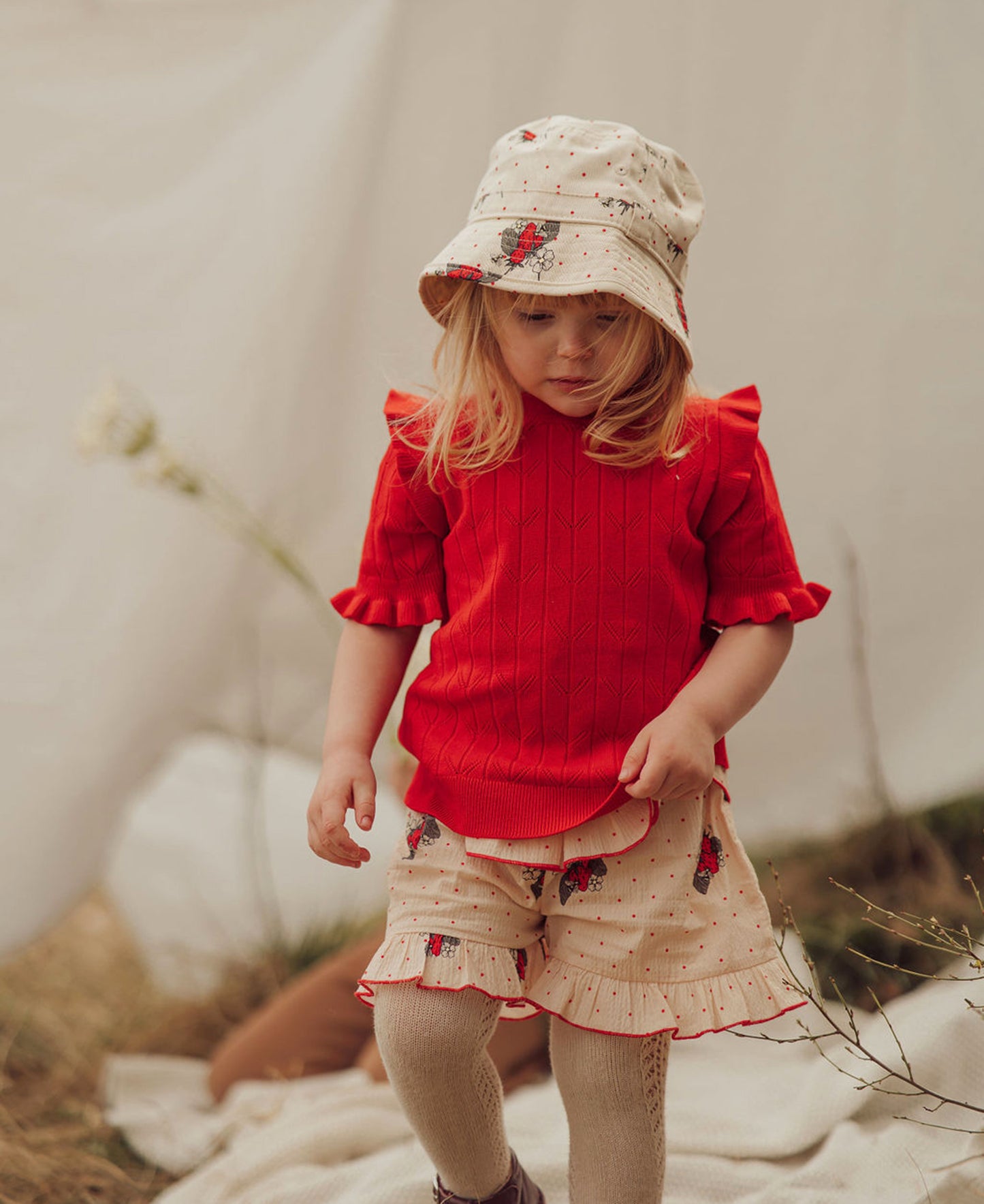 FLIINK KOTA BUCKET HAT HAT SANDSHELL/HIGH RISK RED STRAWBERRY