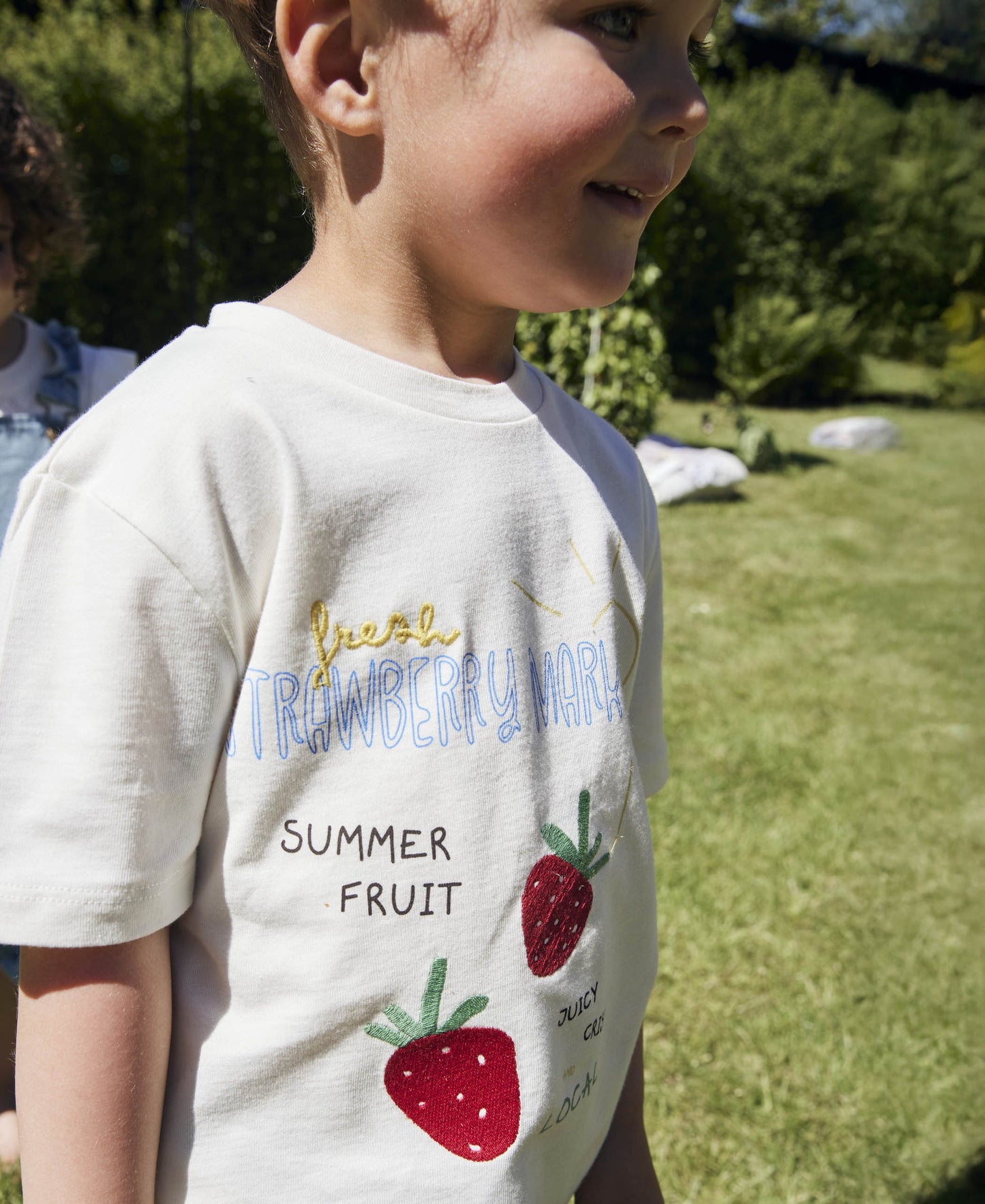 FLIINK SOMMER STRAWBERRY T-SHIRT T-SHIRT CLOUD DANCER